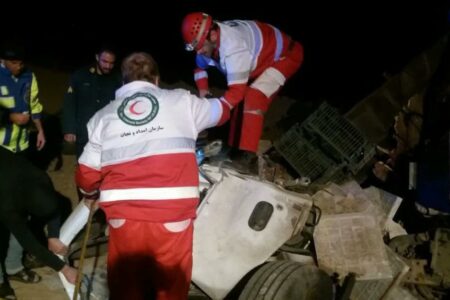 برخورد بنز تک و سواری در جاده قدیم قم به تهران